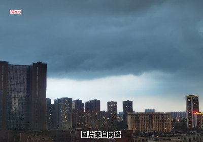 成都的天空下起了雨